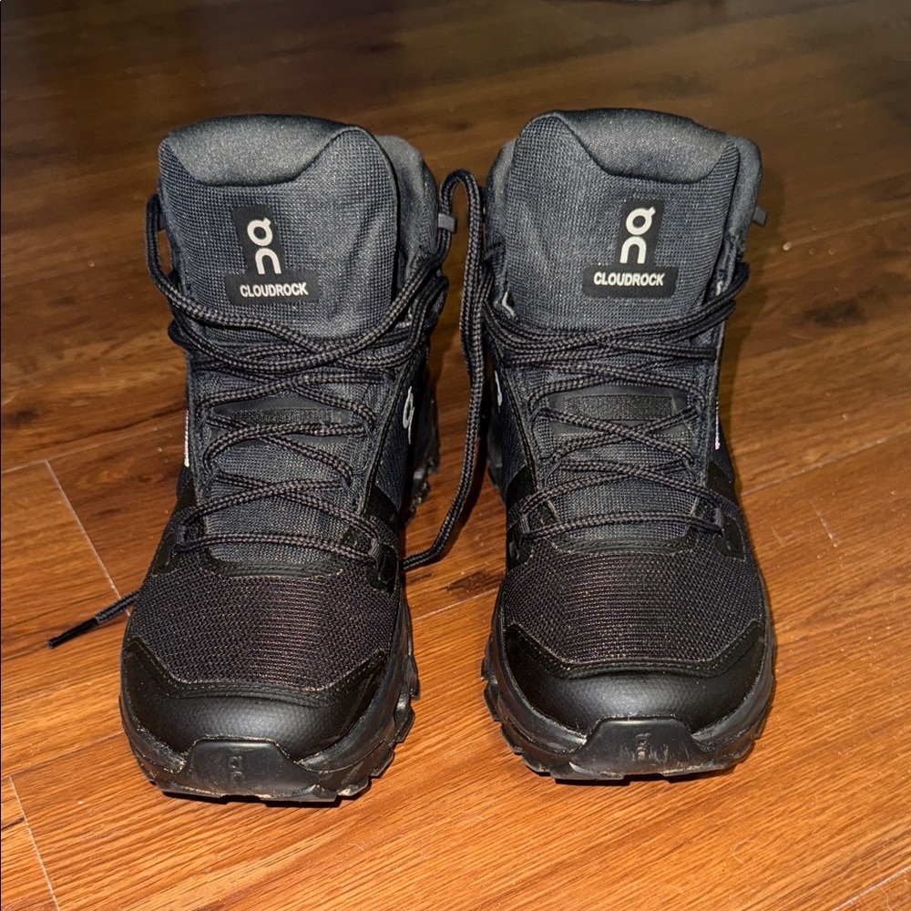 On Running Black Trail Boots
